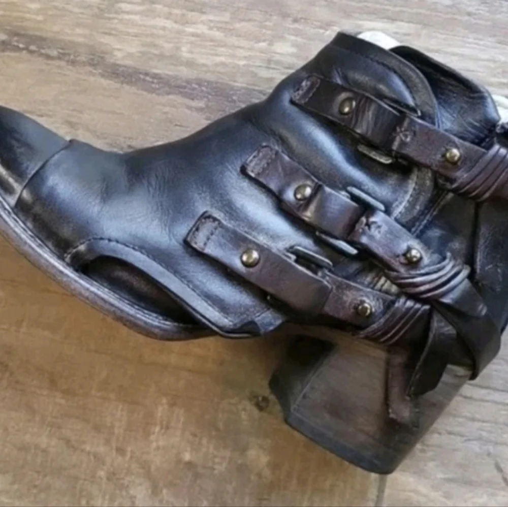 Freebird Circe Buckle Detail Leather Heeled Booties in Black/Brown, Size 7 - Picture 6 of 14